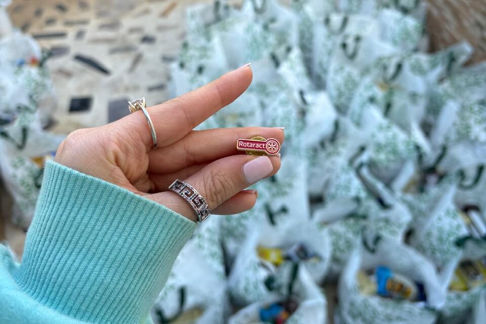 On partage l’essentiel chaque année pendant le Ramadan, en distribuant plus de 100 paniers remplis de denrées pour soutenir les familles dans le besoin.